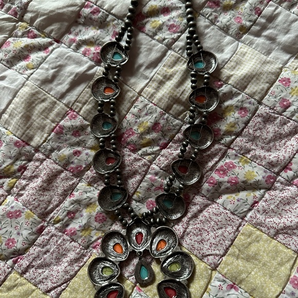 Western Multi Color Squash Bottom Necklace - Picture 3 of 5